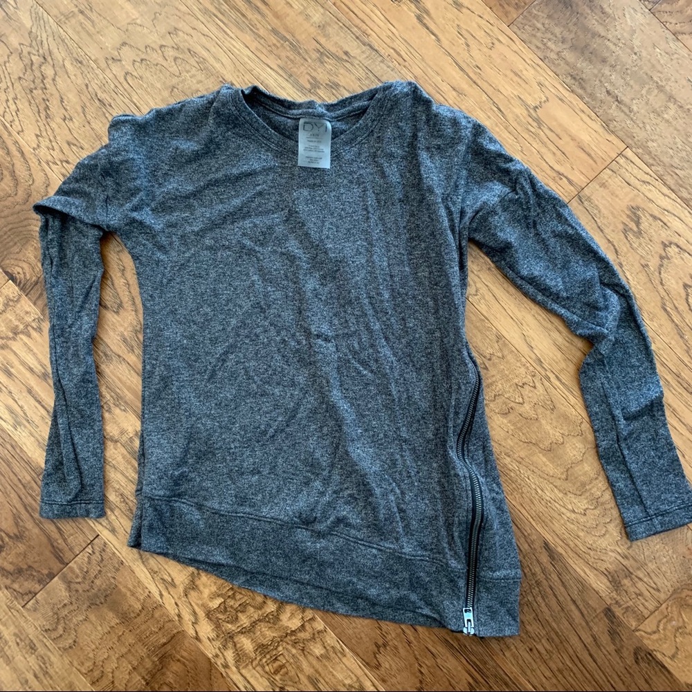 Asymmetrical sweater with zipper